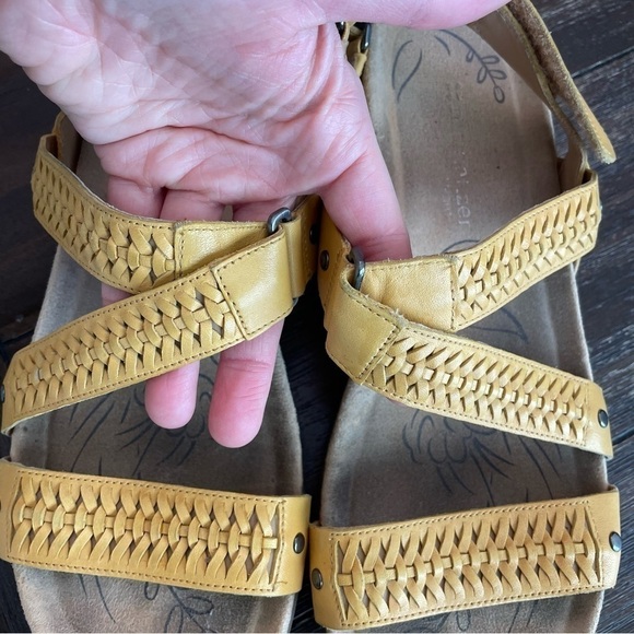 Naturalizer Eliora Leather Strap Sandals in Goldenrod - Picture 2 of 9
